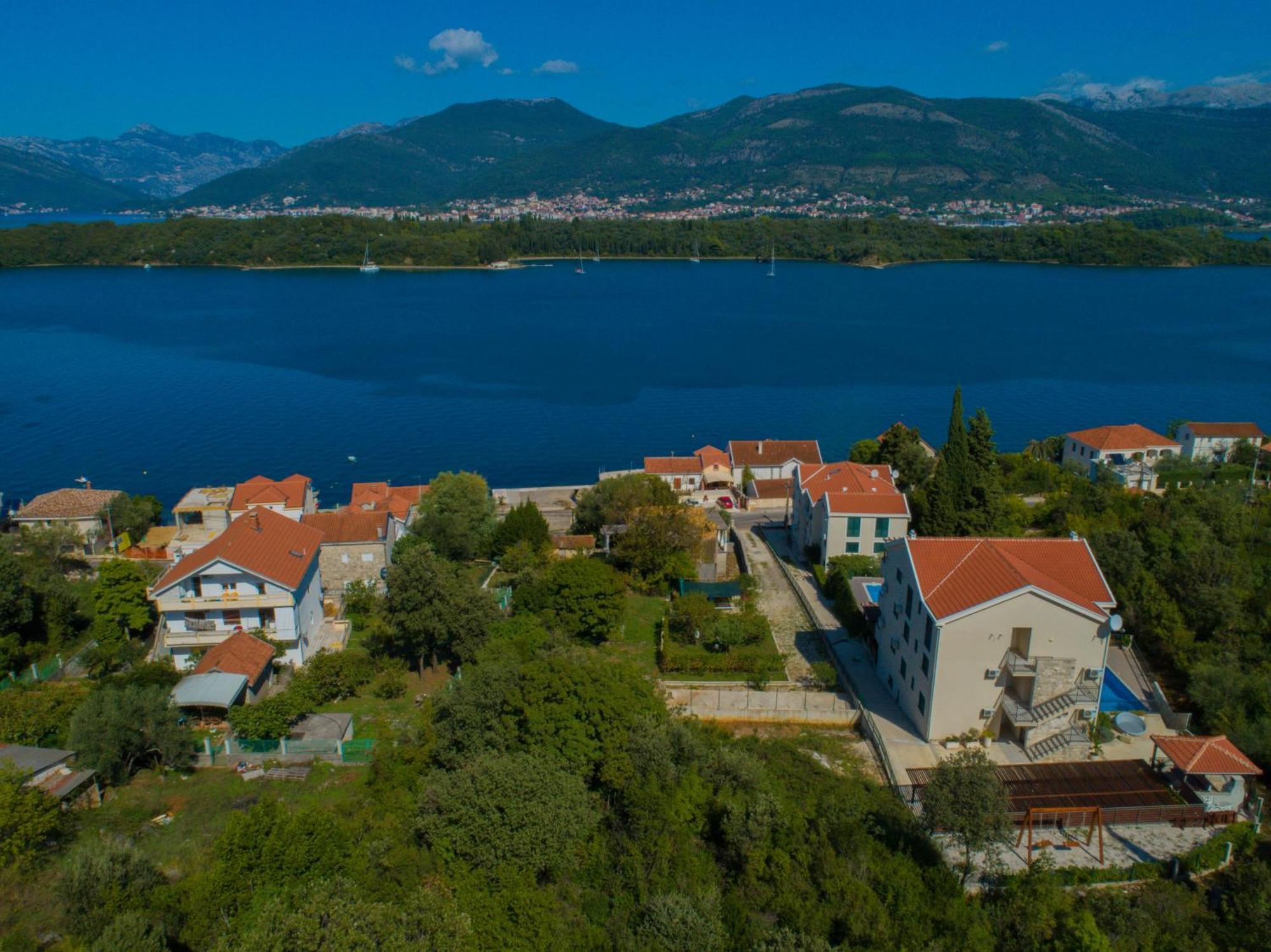 Porto Del Sole Apartments Tivat Exteriör bild