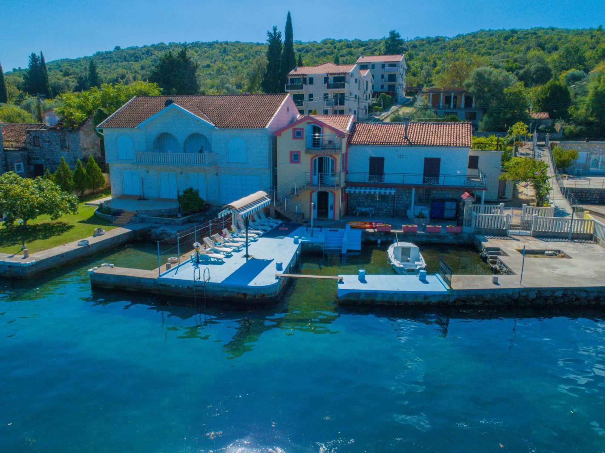 Porto Del Sole Apartments Tivat Exteriör bild