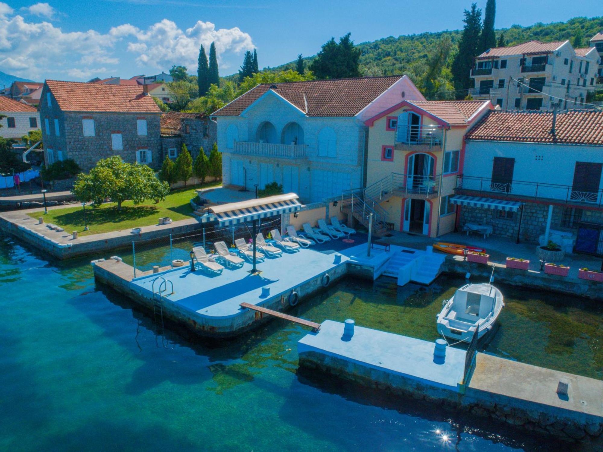 Porto Del Sole Apartments Tivat Exteriör bild