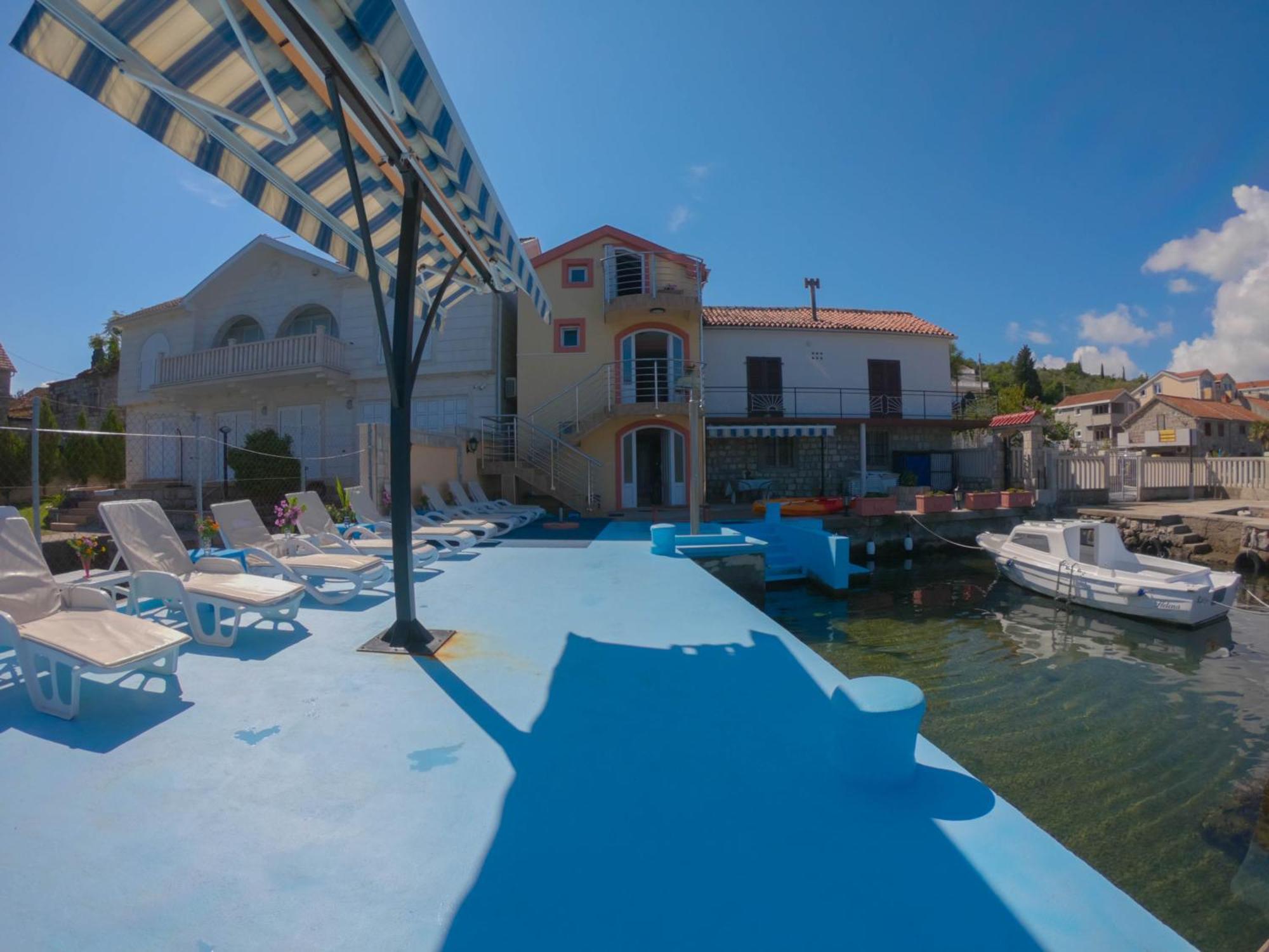 Porto Del Sole Apartments Tivat Exteriör bild