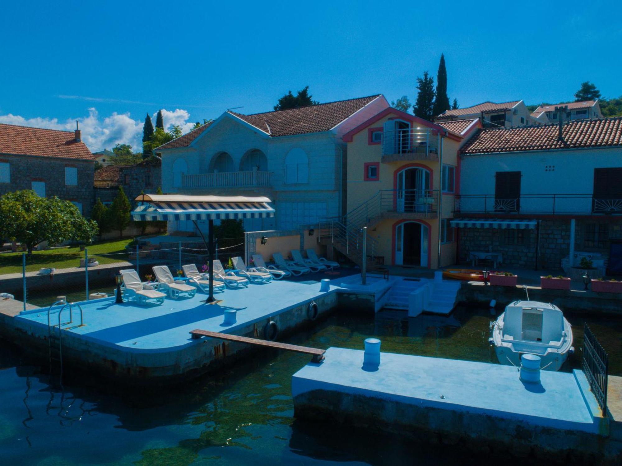 Porto Del Sole Apartments Tivat Exteriör bild