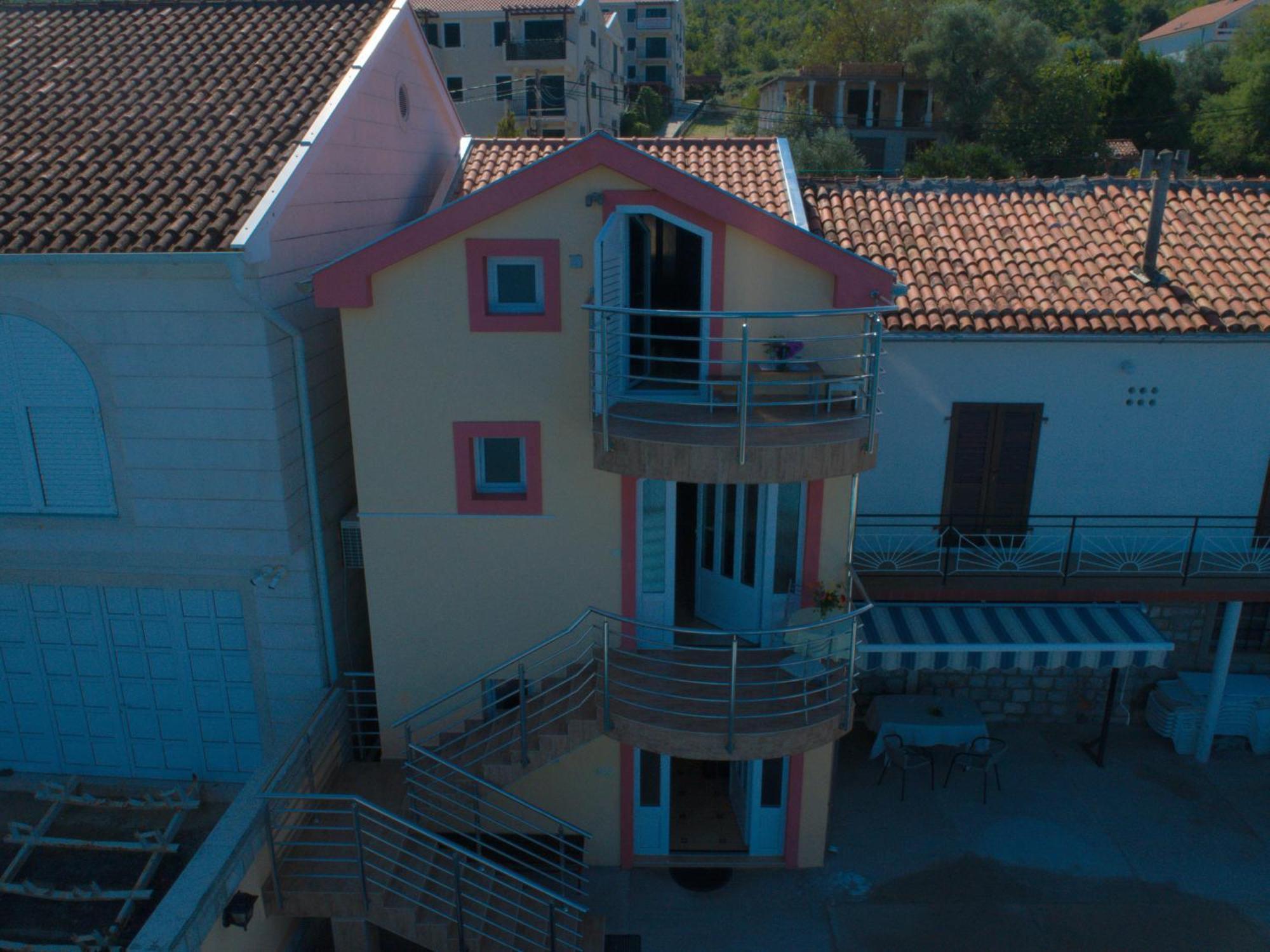 Porto Del Sole Apartments Tivat Exteriör bild